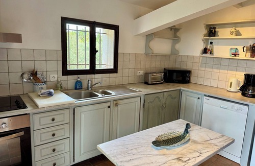 Est House | Bastide XVIII in a park with century-old trees and swimming pool