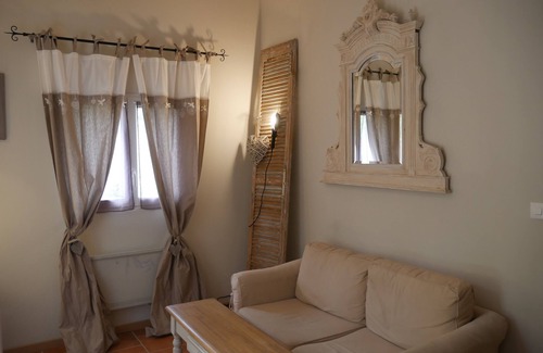Cuges-les-Pins House | Independent Bastidon: Romantic Oasis with Pool & Kitchen