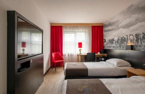 Zoetermeer Hotel | Relax at Bastion Hotel Zoetermeer with Pool & Family Dining