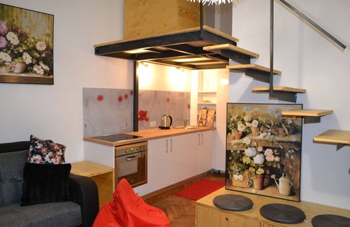 Old City Apartment | Welcoming Bastion Rezidence with Kitchen and Breakfast Options