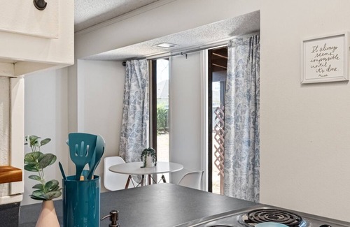 Bastrop Apartment | Bastrop Bungalow: Cozy Rental with Spa & Fast Wifi