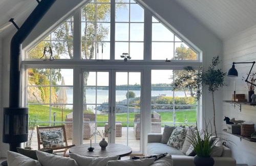 Uppsala Bed & Breakfast | Beachfront Bastuviken Bed and Breakfast with Ocean Views