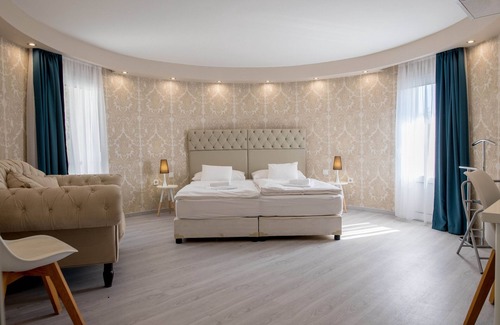 Miskolc-Tapolca Hotel | Relax at Bastya Conference and Wellness Hotel: Pool & Spa