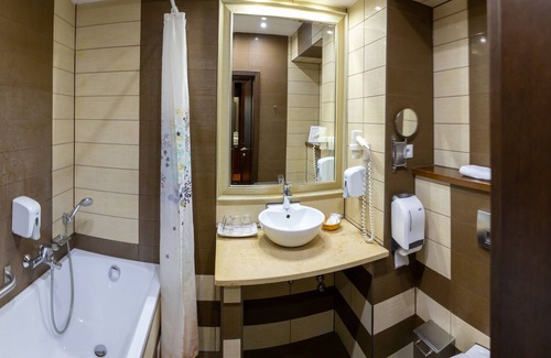 Miskolc-Tapolca Hotel | Relax at Bastya Conference and Wellness Hotel: Pool & Spa