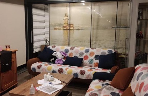 Bagcilar Apartment | Elegant Batışehir Apartment with Pool and Pet-Friendly Options