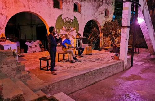 Padang Hotel | Bat & Arrow: Cozy Stay with Breakfast and Kitchen Access