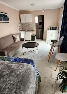 Eikenbosch Bed & Breakfast | Pet-Friendly Retreat at Batchelor by Cozy with Breakfast