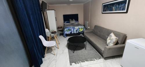 Eikenbosch Bed & Breakfast | Pet-Friendly Retreat at Batchelor by Cozy with Breakfast