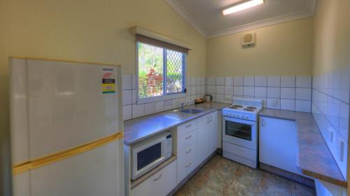 Batchelor Resort | Family-Friendly Batchelor Holiday Park with Pool & Pets Welcome