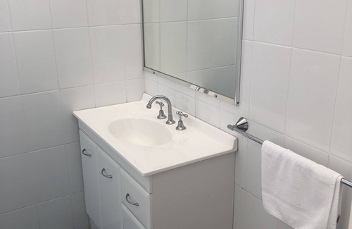Bateau Bay Hotel | Discover Bateau Bay Hotel: Family-Friendly Dining & Comfort