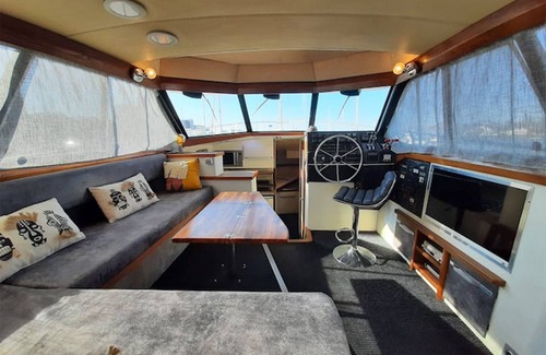 Bassins a Flot Boat Rental | Experience Bateau le Black Pearl: Unique Waterfront Apartment