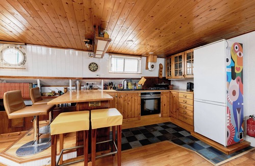 Asnieres-sur-Seine Boat Rental | Elegant Houseboat with Terrace and Ocean View in Paris