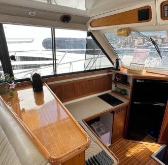Grand Valinco Boat Rental | Exceptional Family-Friendly Bateau Vedette for Your Stay