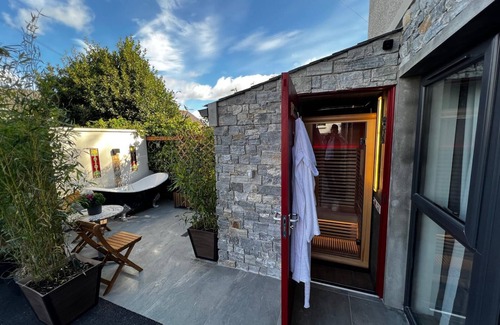 Newcastle Cottage | Bath Lane Cottages located at the foot of the Mourne Mountains with Sauna & Bath