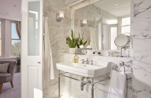 Newton St Loe Hotel | Discover Bathen House Boutique Hotel: 5-Star Elegance Awaits