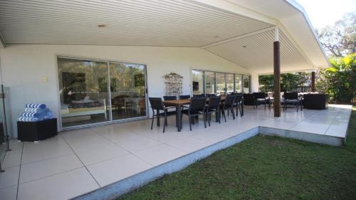 Horseshoe Bay House | Family-Friendly Bather's Pavilion Holiday House with Pool