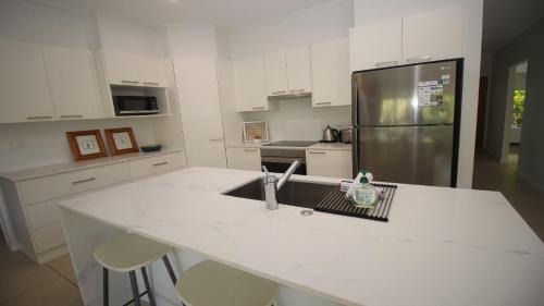 Horseshoe Bay House | Family-Friendly Bather's Pavilion Holiday House with Pool