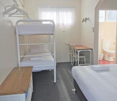 Bathurst Hotel | Pet-Friendly Bathurst Explorers Motel – Rated 8/10 by Guests