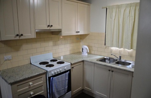 Mount Panorama House | Relax in Bathurst Goldfields: 4 Ensuite Cabin Retreat