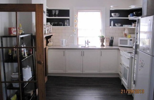 Hobart Central Business District House | Cozy Bathurst St Cottage with Ocean View & High Guest Rating