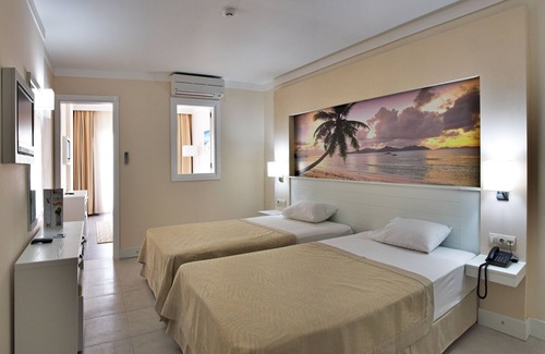 Yavansu Mahallesi Hotel | Relax at Batihan Beach Resort & Spa with Pool & Spa Access