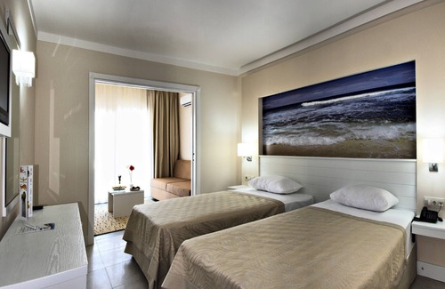 Yavansu Mahallesi Hotel | Relax at Batihan Beach Resort & Spa with Pool & Spa Access