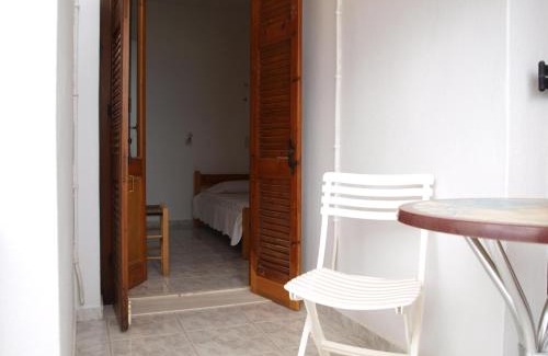Artemonas Apartment | Discover Batika Rooms: Family-Friendly Comfort Awaits
