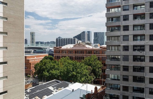 West Melbourne Apartment | Batman Hideaway Minutes from Queen Vic Market