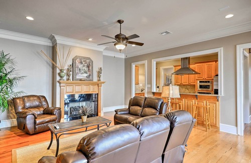 Oscar House | Beautiful Baton Rouge House with Balcony & Pier Access!