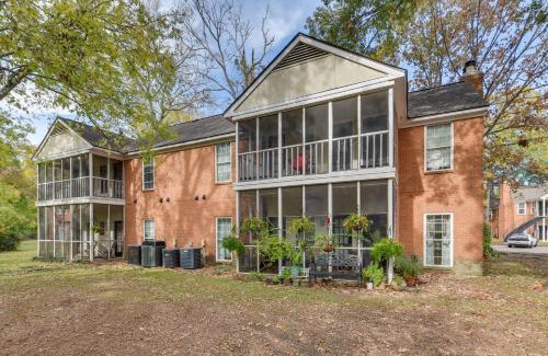 Mid City South Apartment | Relaxing Baton Rouge Condo with Pool, Balcony & Pet-Friendly