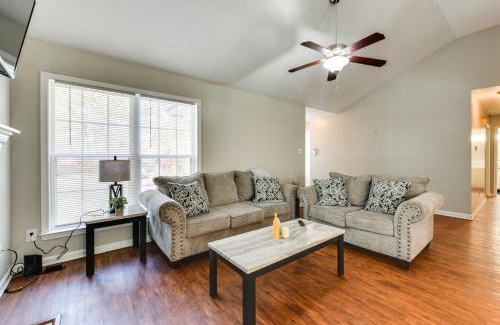Mid City South Apartment | Relaxing Baton Rouge Condo with Pool, Balcony & Pet-Friendly