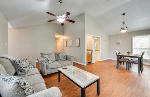 Mid City South Apartment | Relaxing Baton Rouge Condo with Pool, Balcony & Pet-Friendly