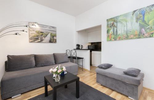 Srodmiescie Apartment | Charming Batorego Studio Apartment in Downtown Gdynia