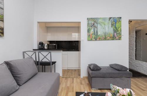 Srodmiescie Apartment | Charming Batorego Studio Apartment in Downtown Gdynia