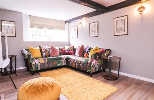 Maidstone House | Cozy Battel Hall Cottage: Pet & Child Friendly Retreat