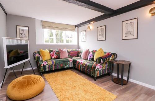 Maidstone House | Cozy Battel Hall Cottage: Pet & Child Friendly Retreat