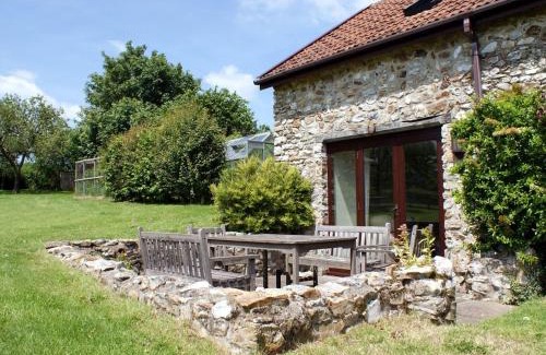 Colyton House | Discover Battens: 4-Star Hotel with Pool & Pet Friendly