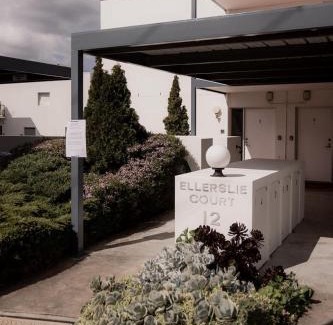 Battery Point Apartment | Battery Point apartment with river views