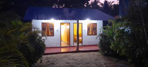 Manmunai North House | Relax at Batti Relax Point with Ocean Views and Breakfast