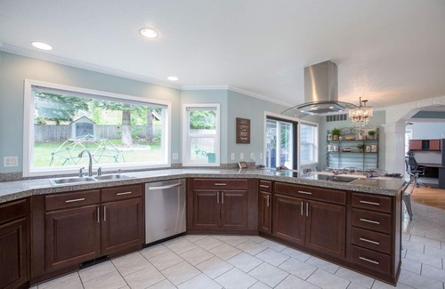 Battle Ground House | Top-Rated Battle Ground Vacation Home with Pool & Spa