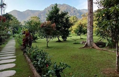 Bohorok House | Top-Rated Batu Kapal Guest House with Hot Tub & Breakfast