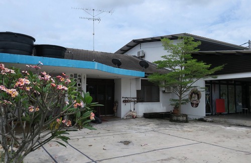 Batu Pahat House | Discover Batu Pahat One Piece Homestay for Your Next Getaway