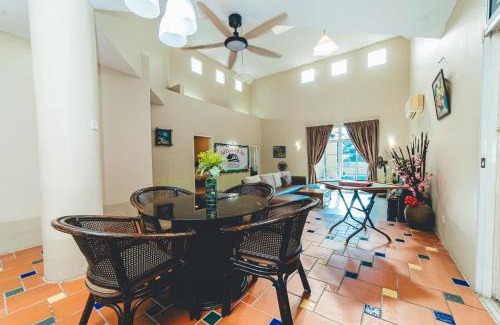 Batu Pahat Villa | Batu Pahat Santalia Villa 4BR 12pax Private Pool by Our Stay