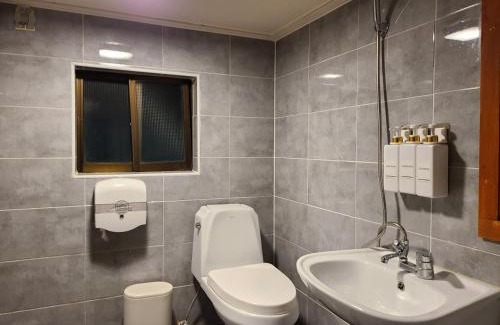 Yeonnam-dong House | Eco-Friendly Retreat at Batwo Stay - Perfect for Foreigners