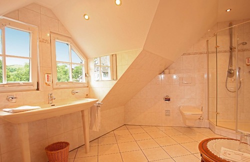 Waldulm Apartment | Cozy Bauern Zimmer Superior: Breakfast & Family-Friendly Stay