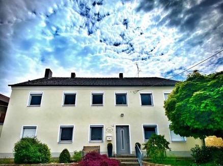 Altmannstein House | Pet-Friendly Bauernhaus am Limes with Family Amenities