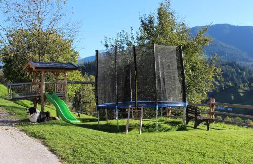 Hopfgarten Markt Apartment | Family-Friendly Bauernhof Mödling - Rated 9.5/10