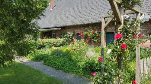 Bocholt Cabin | Cozy Bauernhof Barlo: Oceanfront Escape with Family Amenities