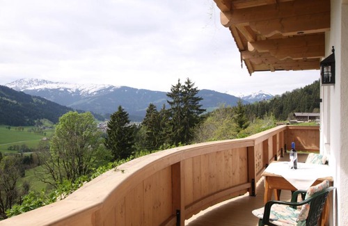 Moosen House | Guest Favorite: Bauernhof Hundbichl with Hot Tub & Pets Welcome