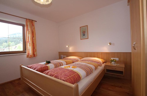 Moosen House | Guest Favorite: Bauernhof Hundbichl with Hot Tub & Pets Welcome